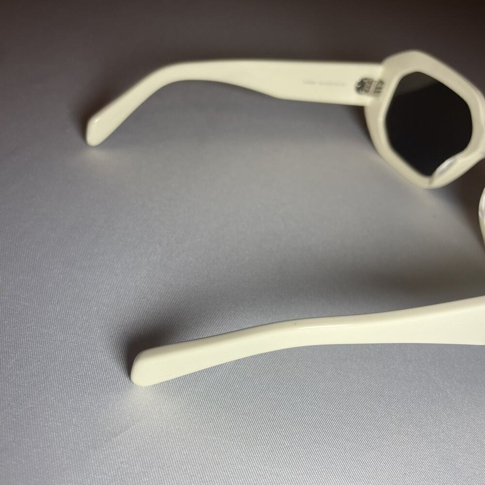 CELINE Unisex Square Oval Sunglasses White Ivory Dark Brown Lense CL40255I 25E - Picture 12 of 13